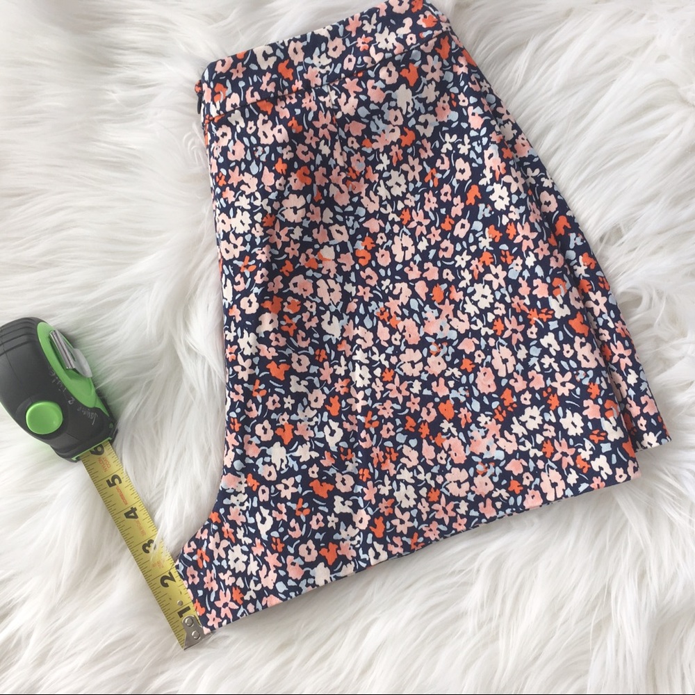 NWOT BCBGeneration Floral Pleated Front Shorts 4 S - Picture 6 of 8